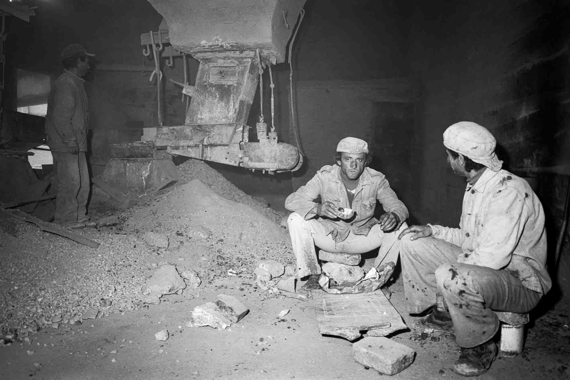 Bart-Deseyn-photographer-albania-1992-26 Cement factory workers having lunch at the workspot photographed in 1992 in Albania, Elbasan