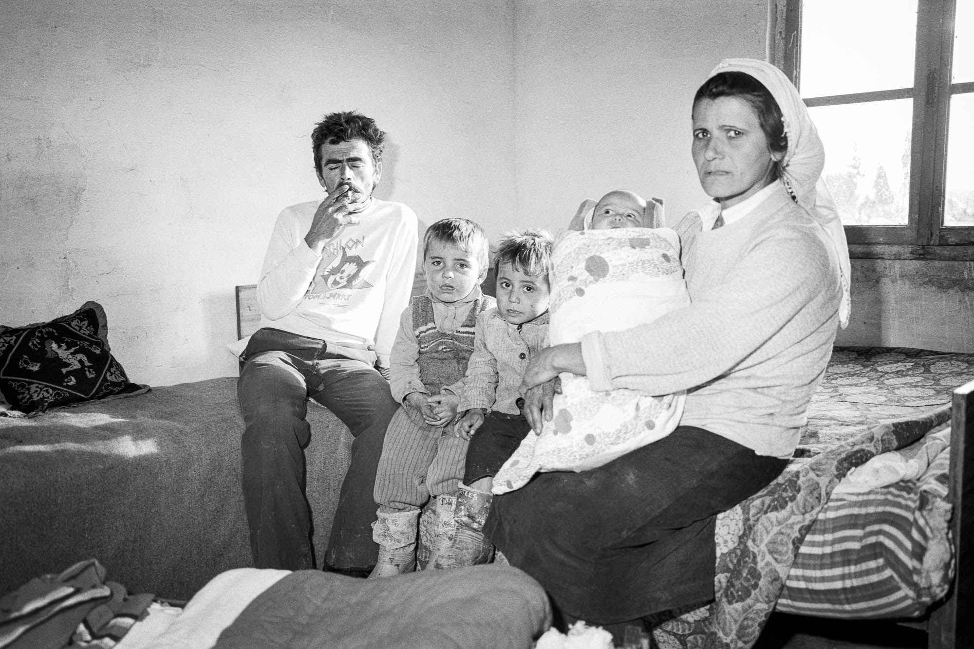 Bart-Deseyn-photographer-albania-1992-38 Family portrait photographed in 1992 in Albania, Durrës region