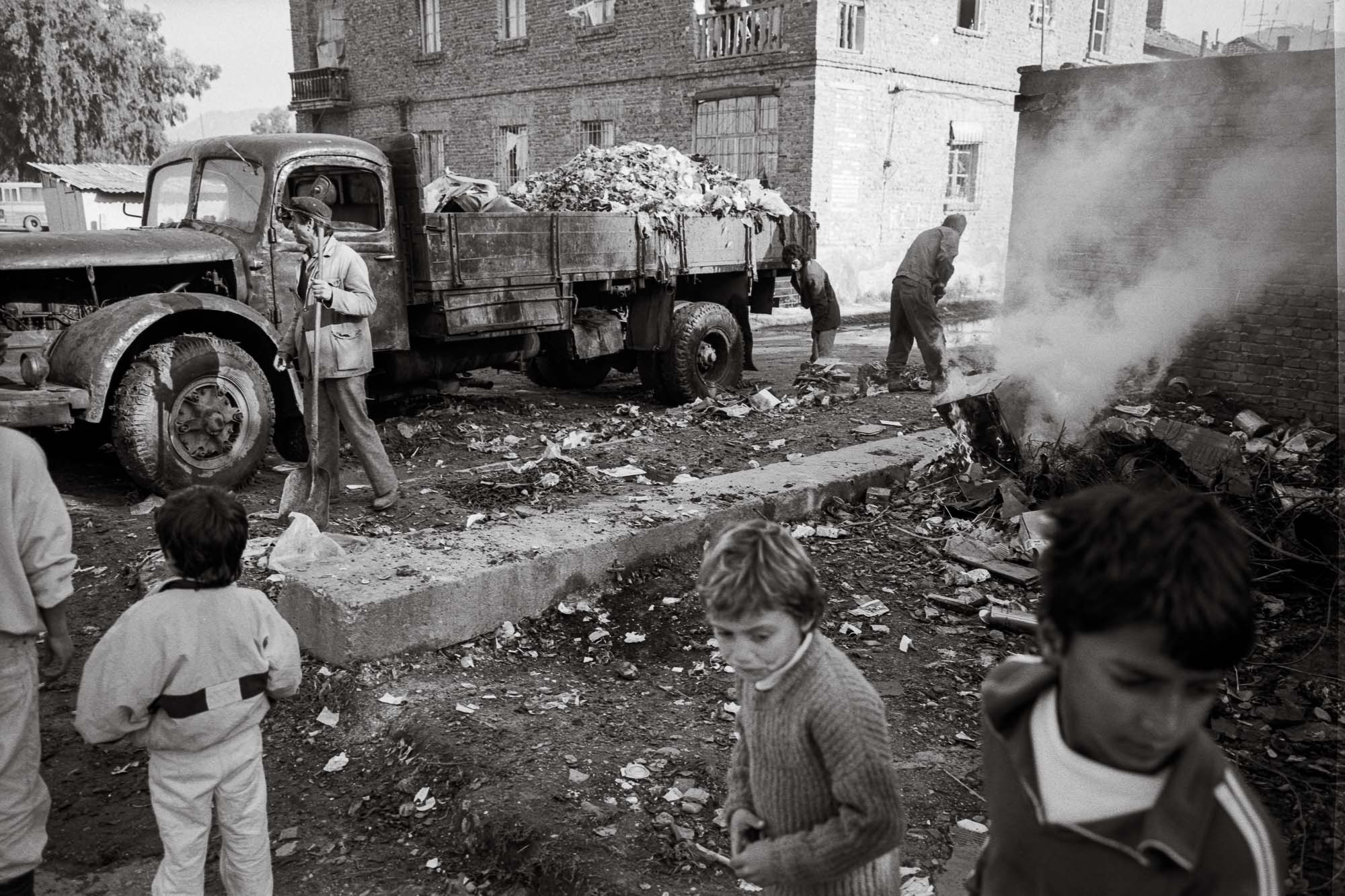 Bart-Deseyn-photographer-albania-1992-5 Garbage collection in Tirana photographed in 1992 in Albania, Tirana region