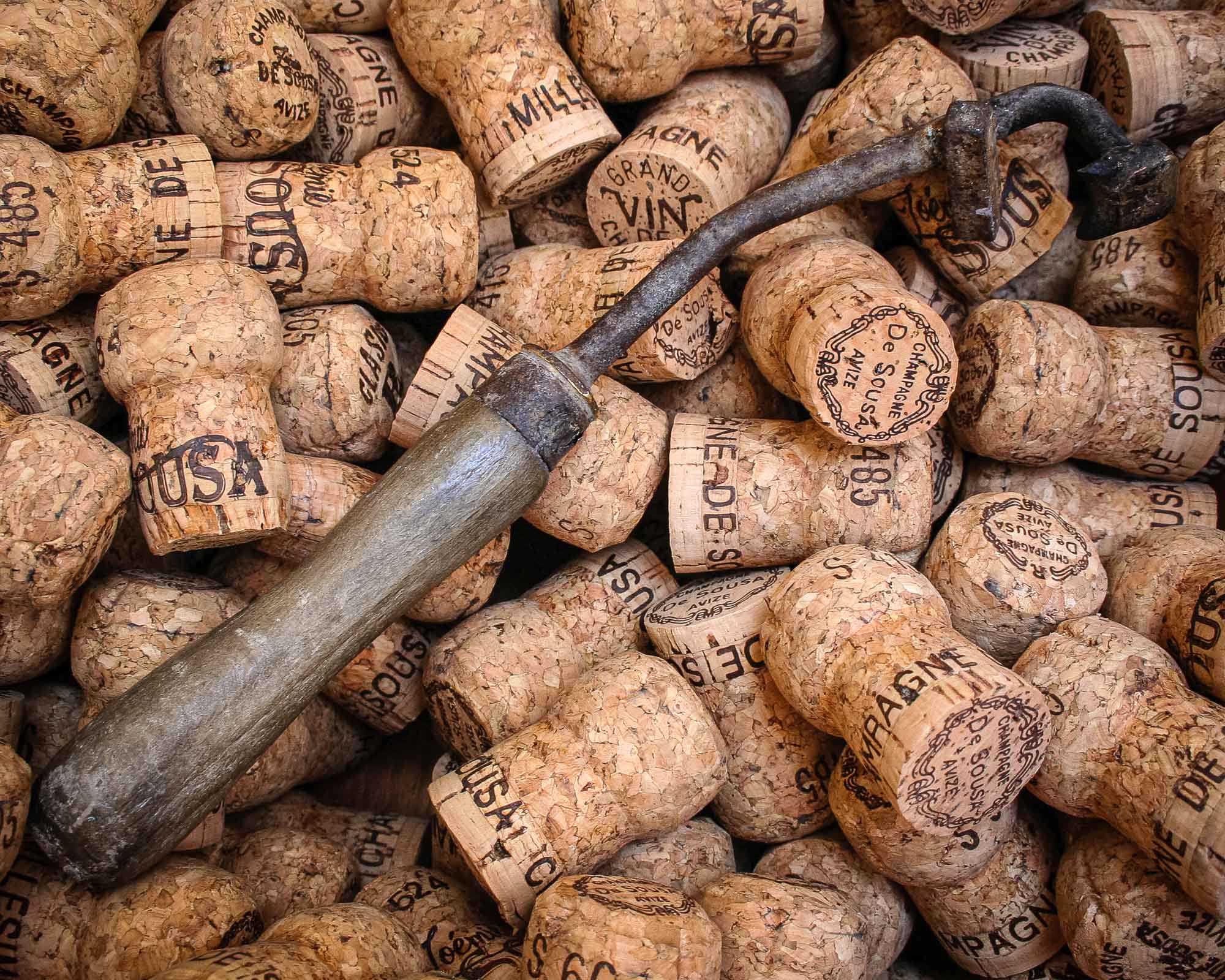 Bart-Deseyn-photographer-champagne-1 Champagne, corks