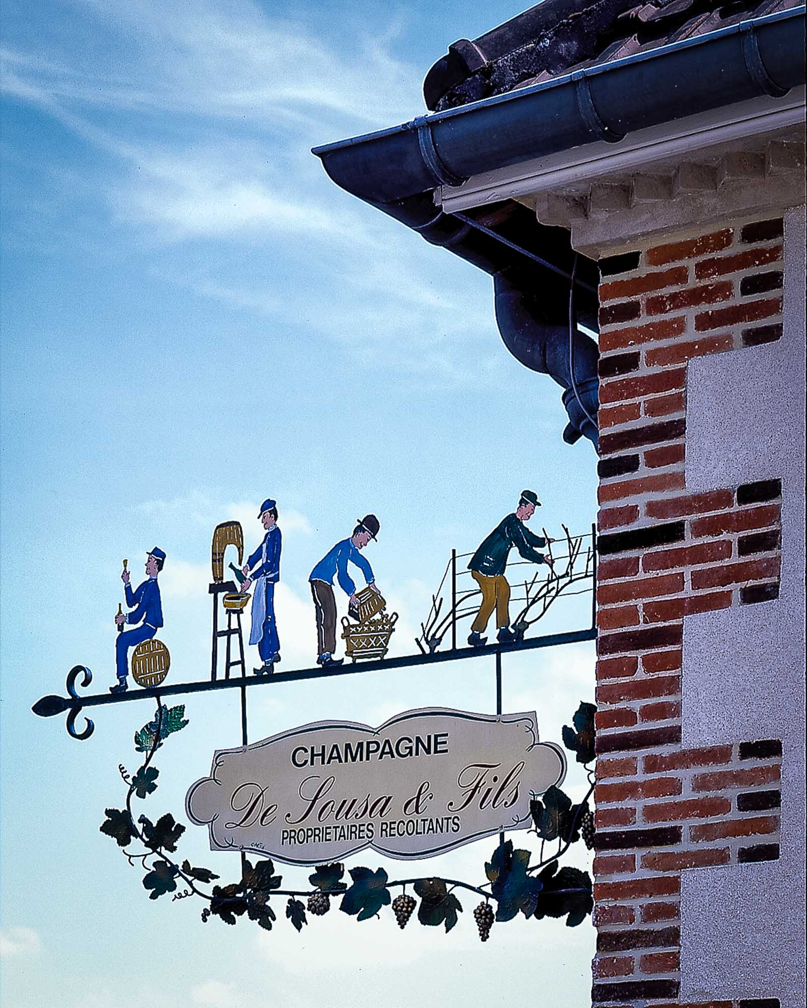 Bart-Deseyn-photographer-champagne-13 Champagne, old sign at Champagne De Sousa